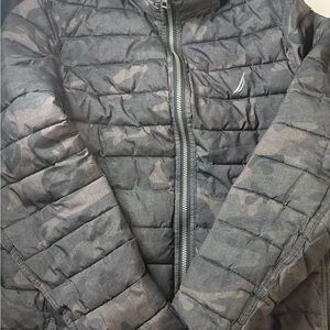Nautica men’s reversible Charcoal camouflage/black Quilted Jacket Sz Small